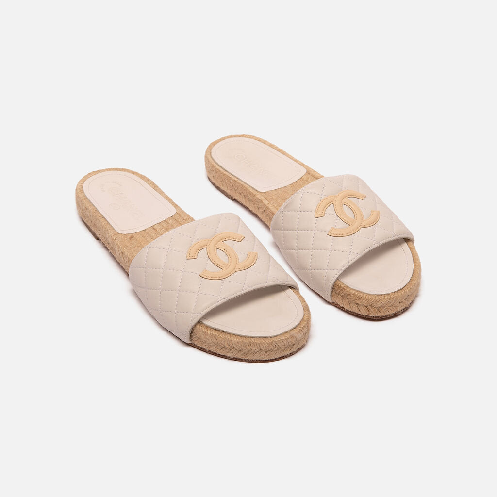 Chanel White Leather CC Logo Espadrilles