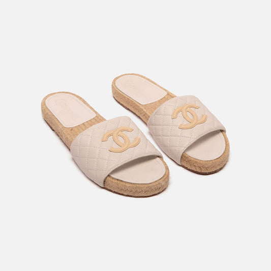 Chanel White Leather CC Logo Espadrilles
