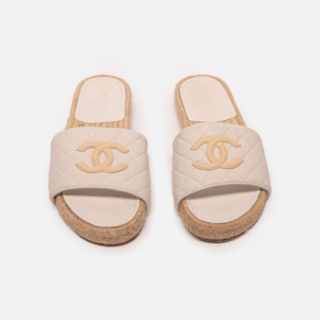Chanel White Leather CC Logo Espadrilles