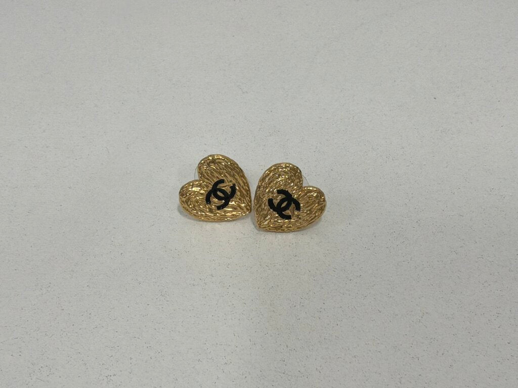 GT Hammered Heart Chanel Earring