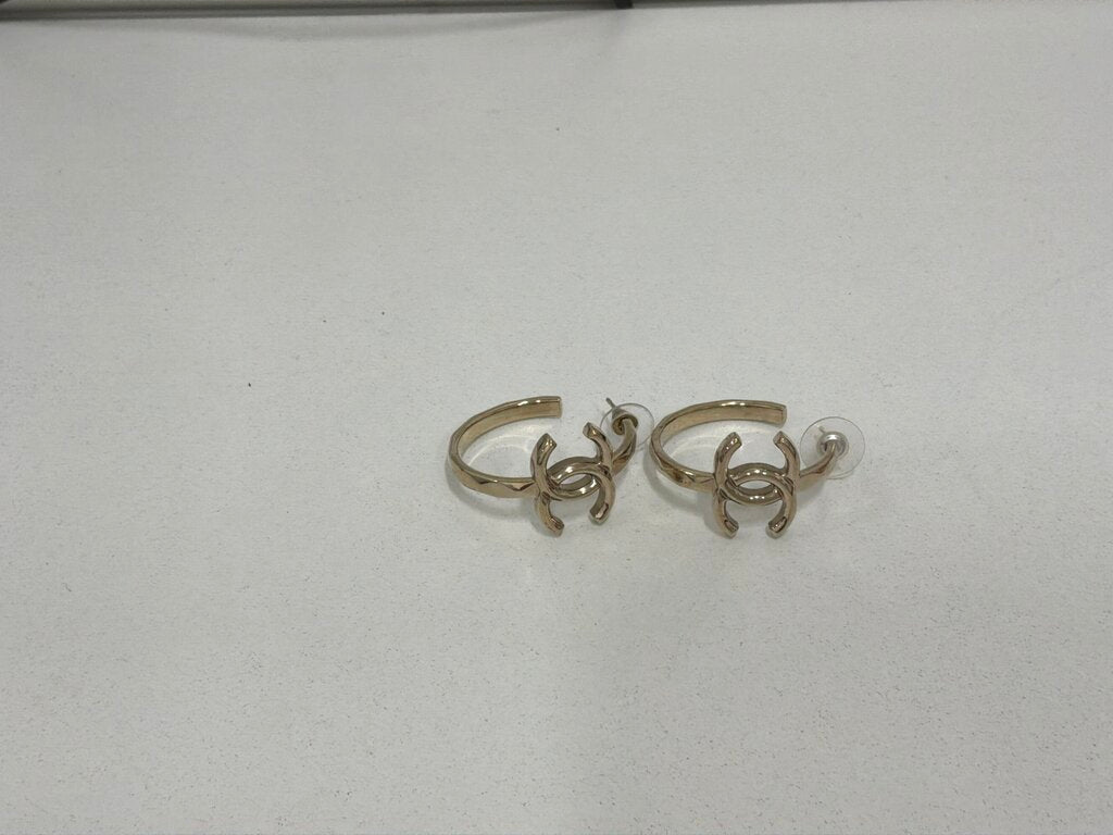 GT “CC” Hoop Earring with Post