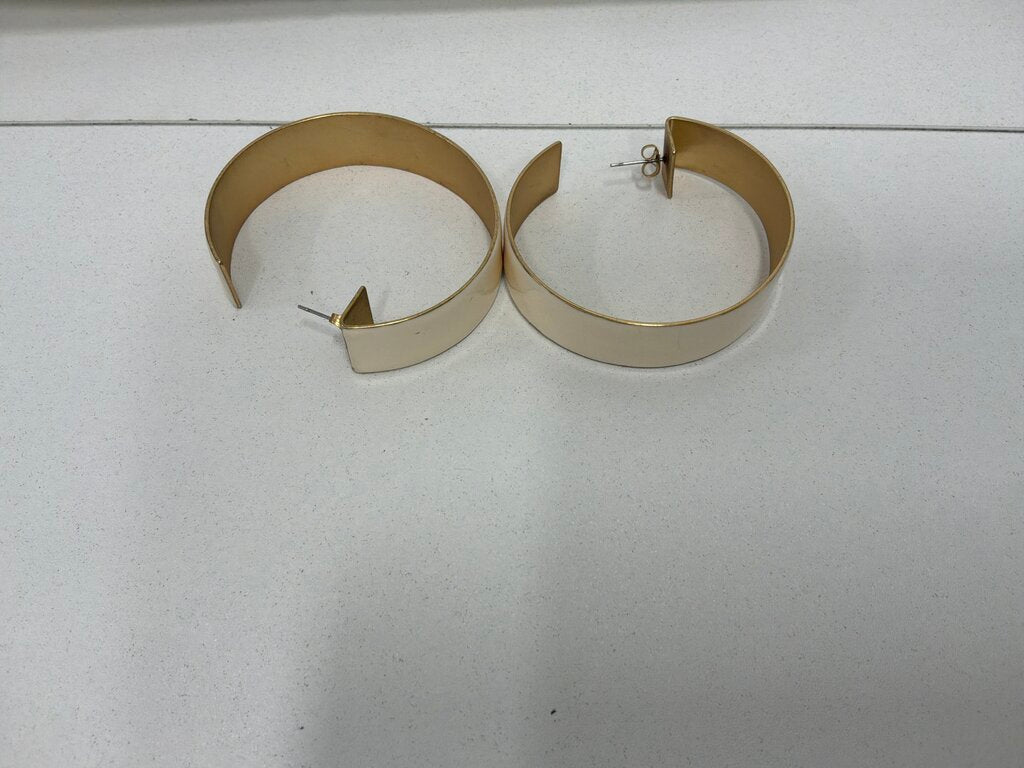 GT C Hoop Earring with Post