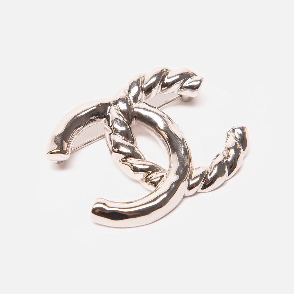 Chanel L25 Double CC Twisted Brooch