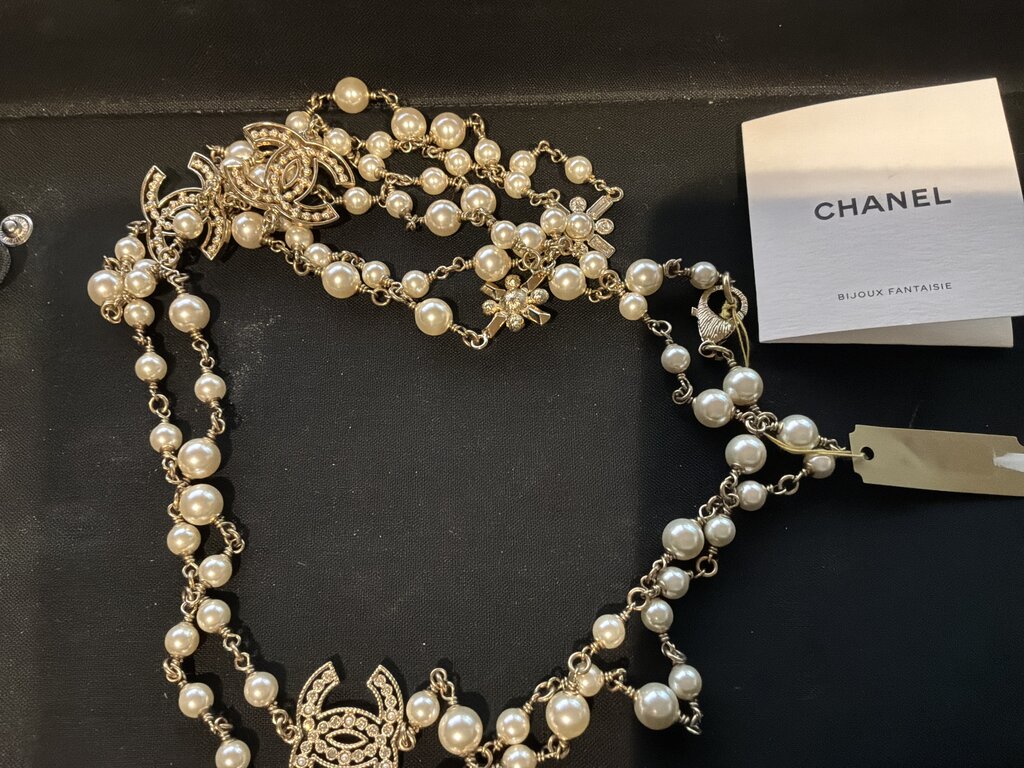 PEARL AND GEM 40" NECKLACE W/ BOX