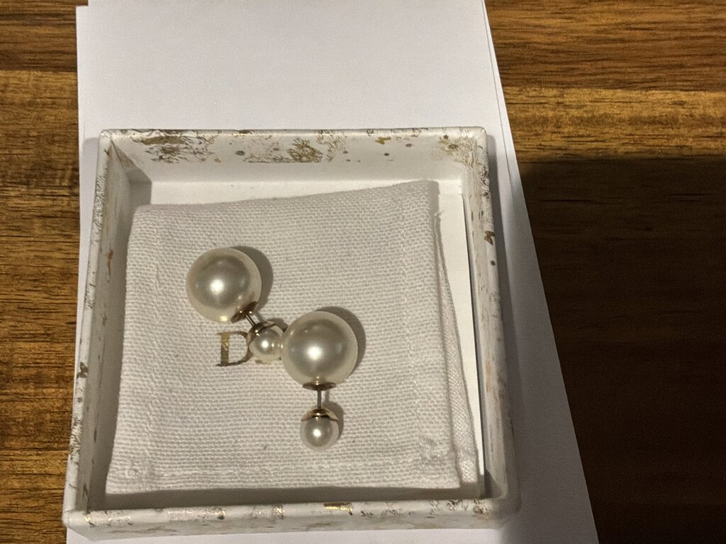 TRIBALES PEARL EARRING