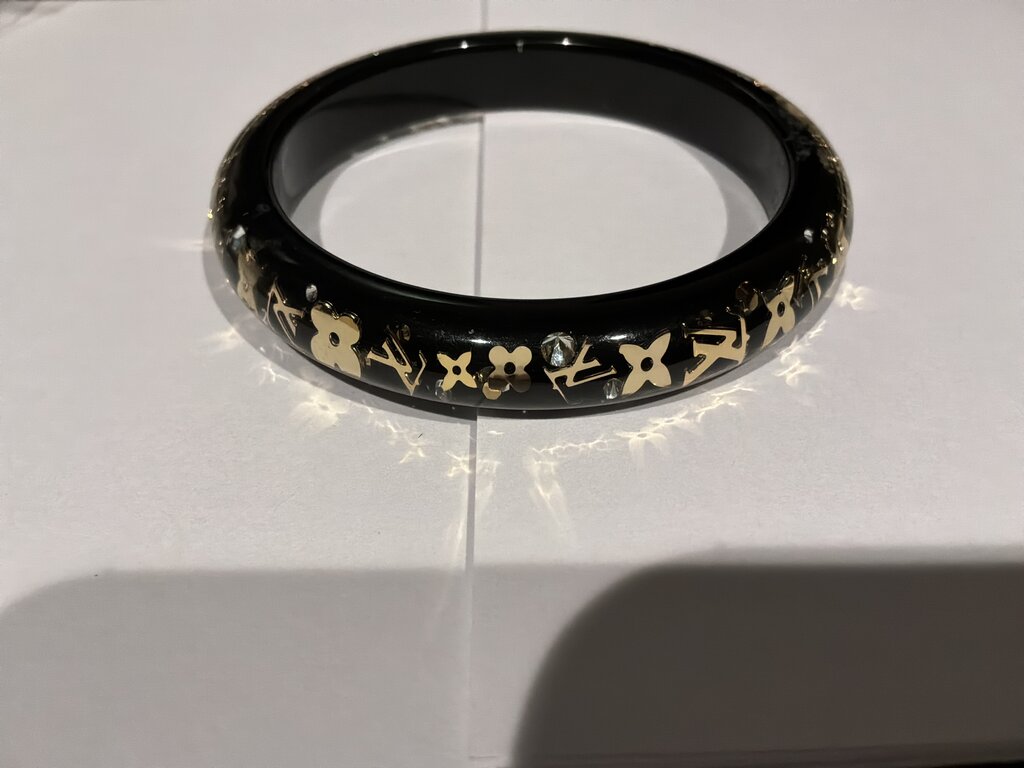 T/T BLACK BANGLE BRACELET