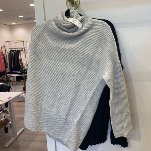 Grey Cashmere Turtleneck (650)