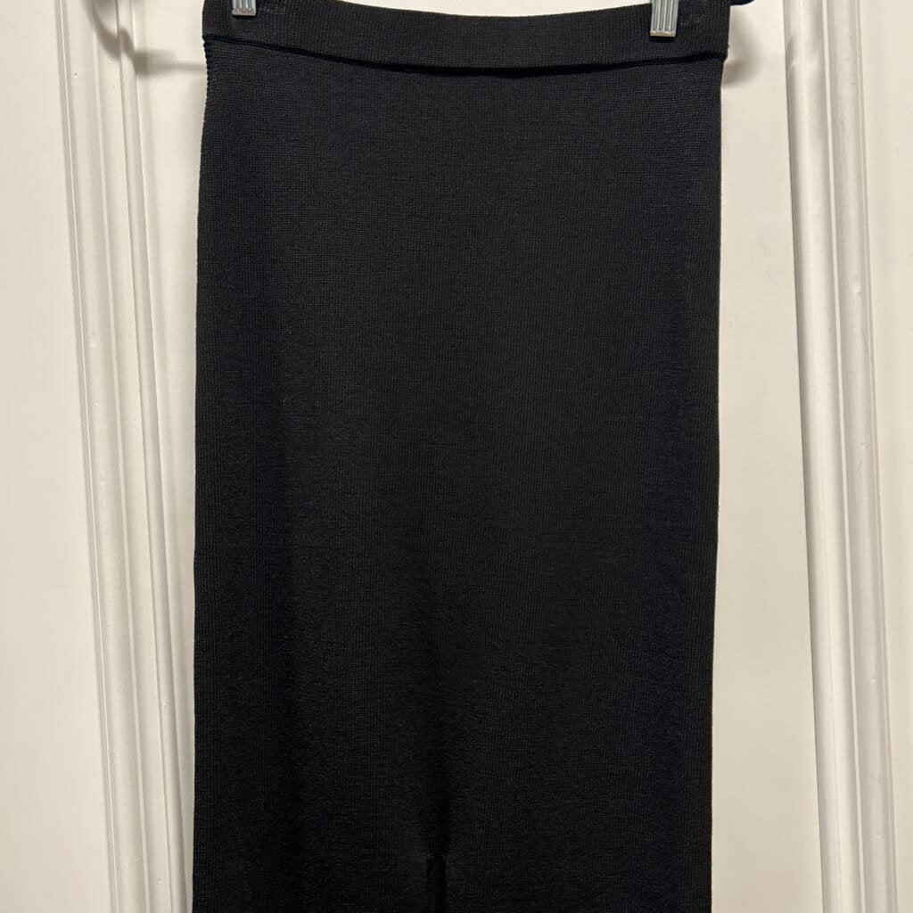 Black Viscose Midi Skirt (NWT 995)