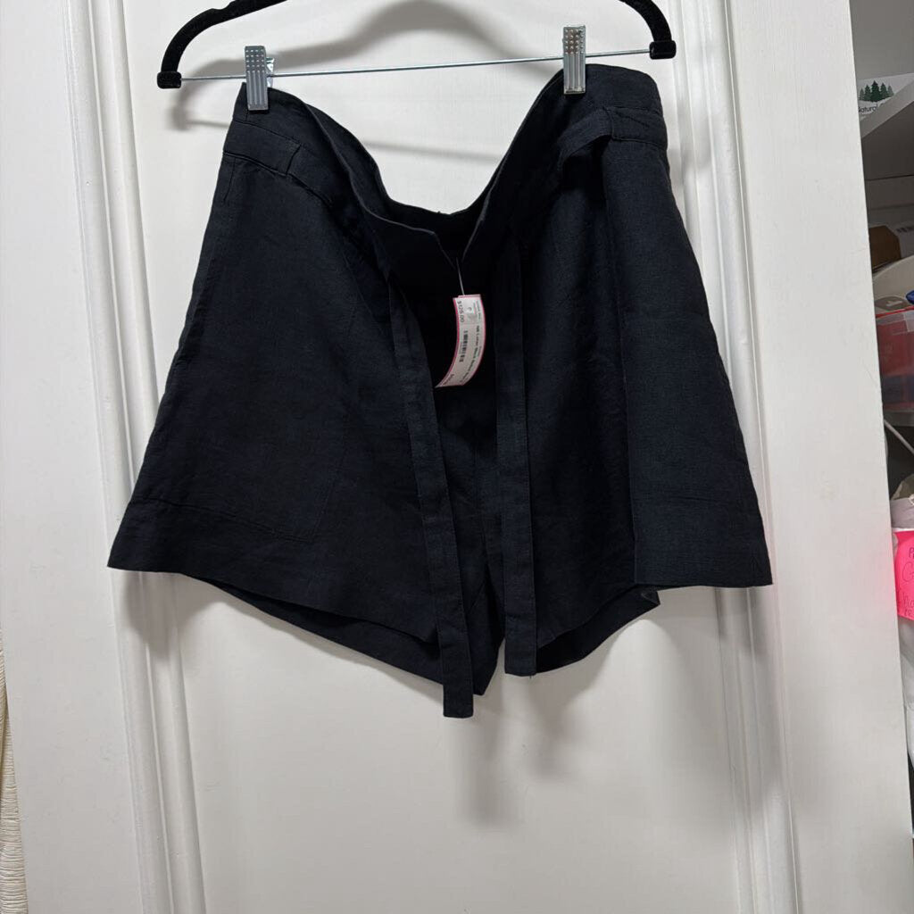Black Belted Short