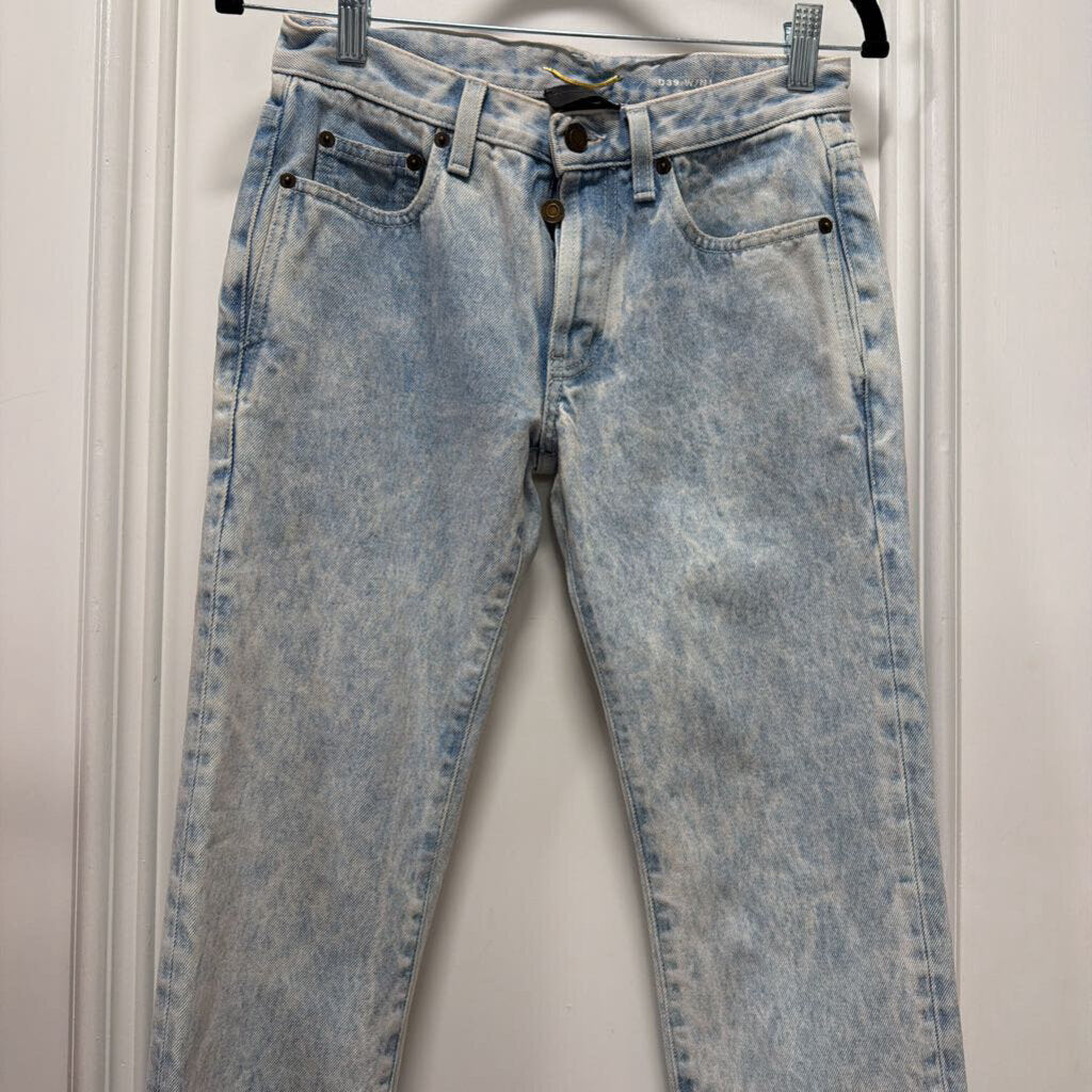 Light Wash Straight Leg Jean, n/a