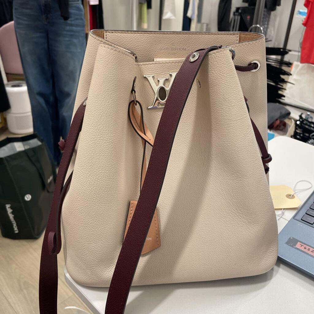 Taurillon Lockme Bucket Bag (est 3000)
