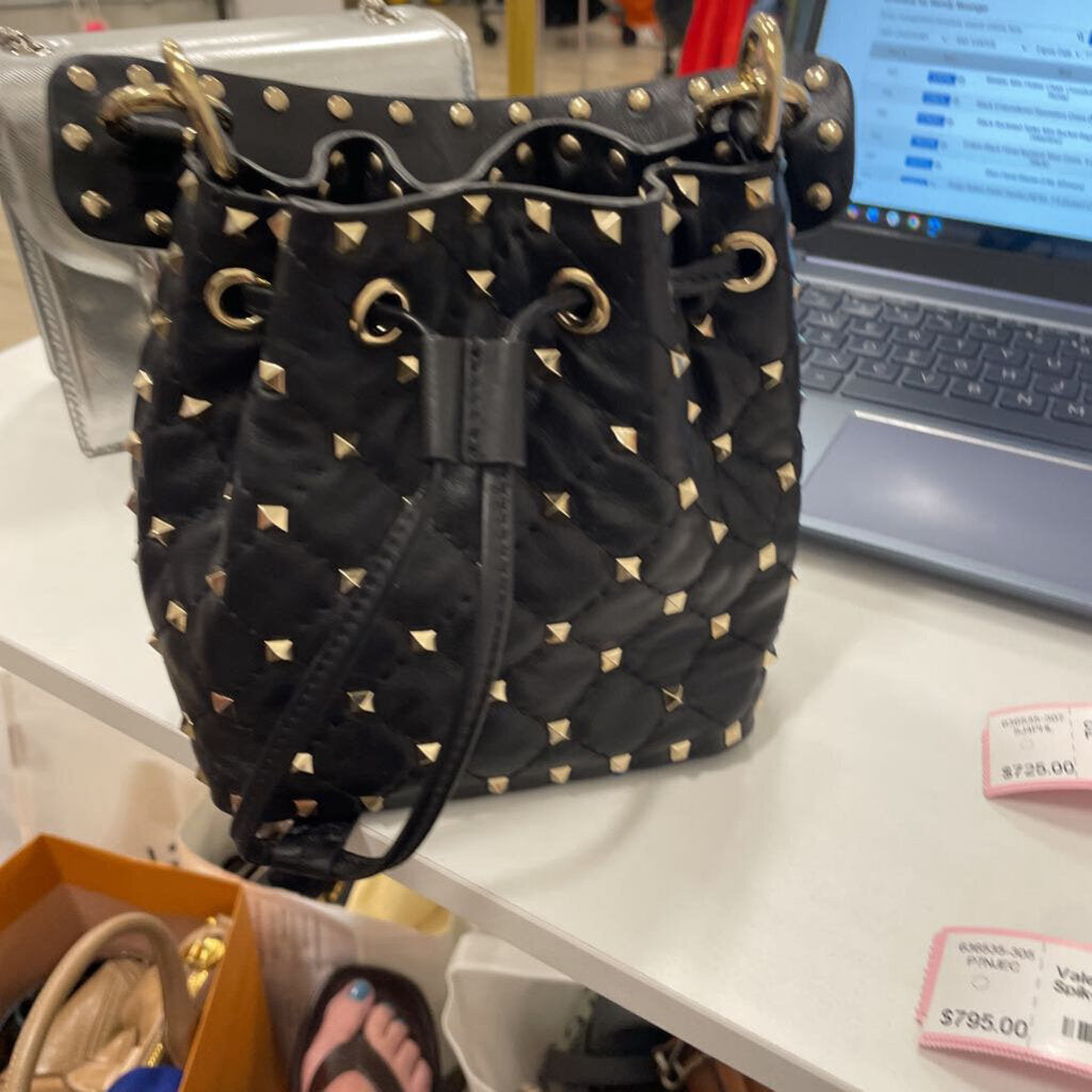 Black Rockstud Spike Mini Bucket Bag(est 1650)
