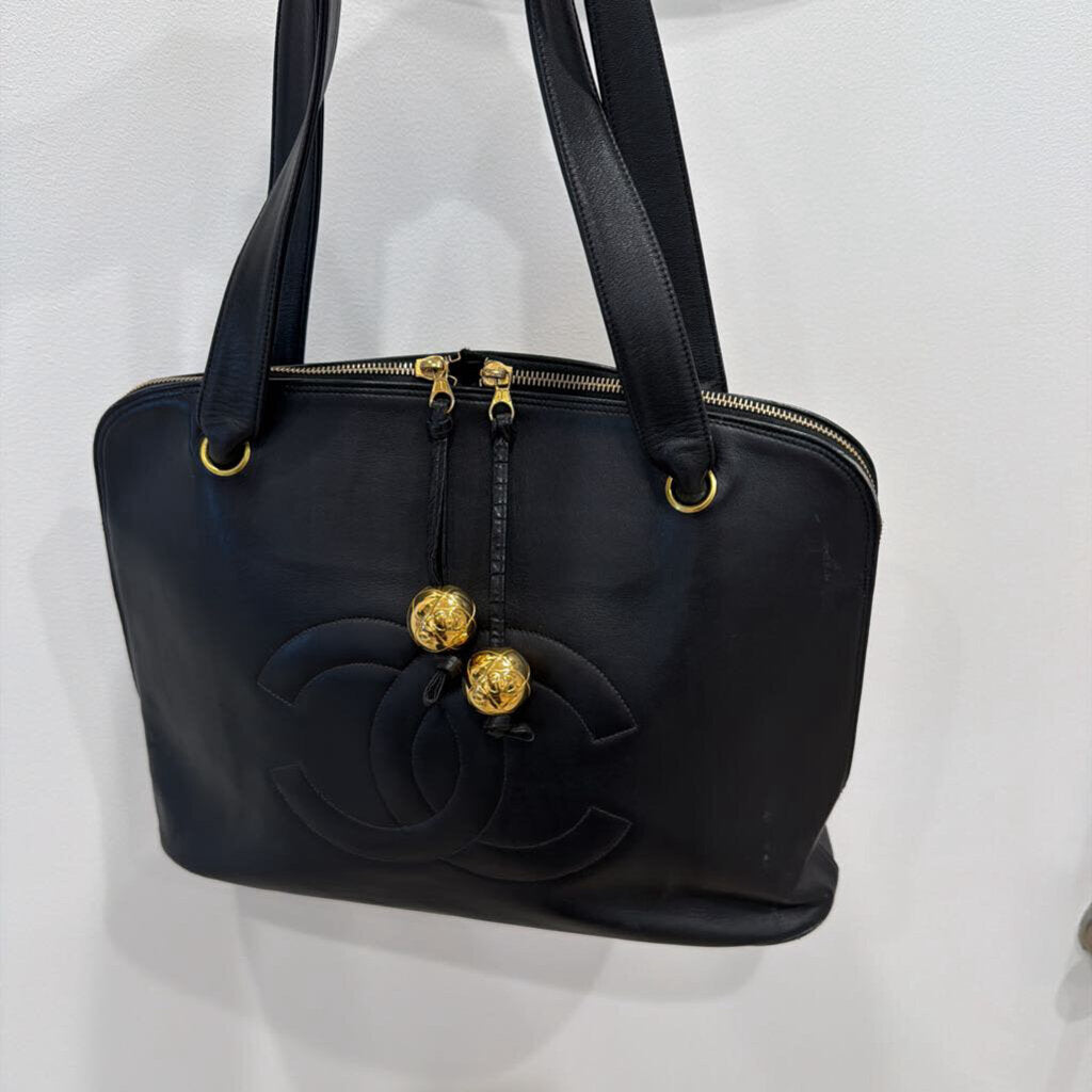 Black Leather Zip Shoulder Bag