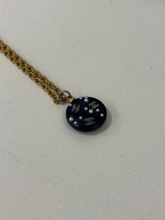 03P Black Resin Pendant Necklace w/ Faux Pearls