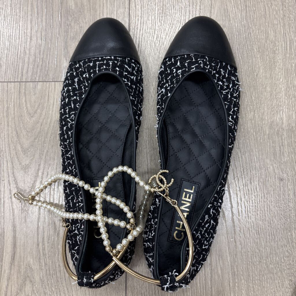 Black/White Tweed Cap Toe Pearl Ankle Chain Ballet Flat