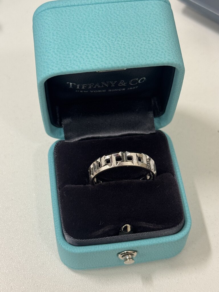 18k WG Narrow T True Ring w/ Box