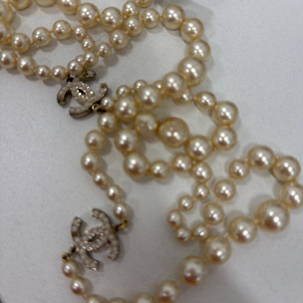 Gold Faux Pearl CC 18" Necklace (as is, missing pearls on CC)