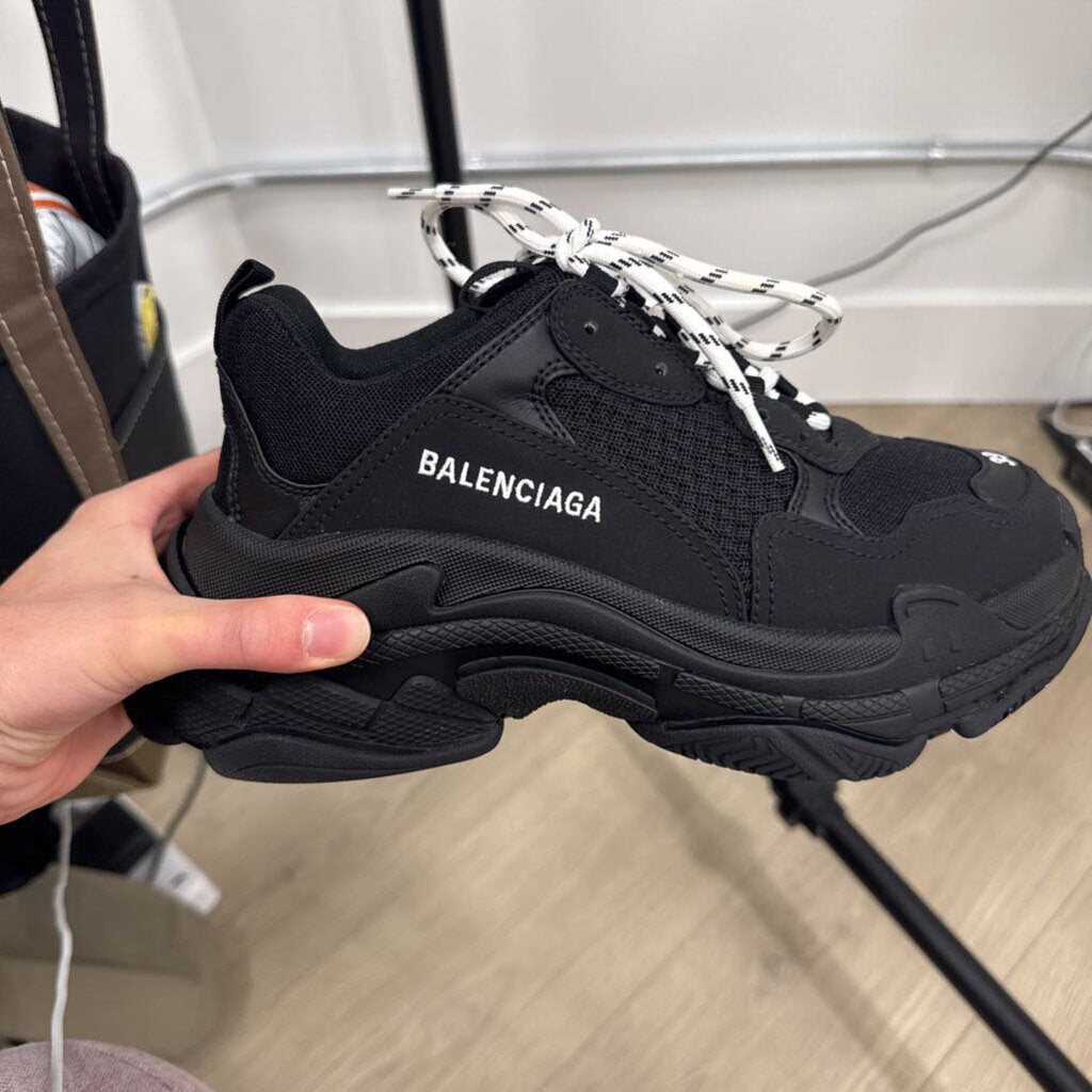 Black Triple S Sneaker (NW 1190)