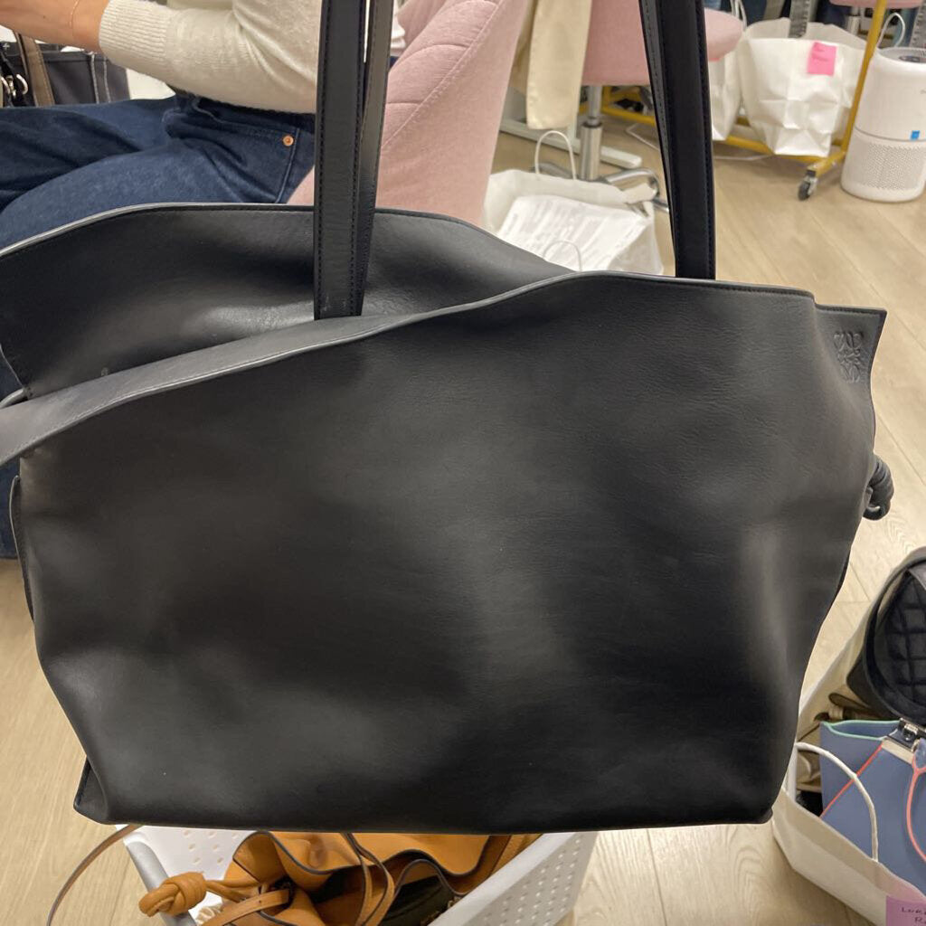 Black Leather Flamenco Clutch (est 3990) some scratches
