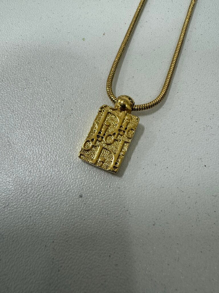 Gold Tone Trotter Plate Necklace