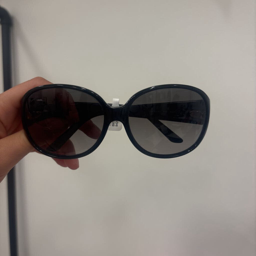 Black Circle Sunglasses (Case)