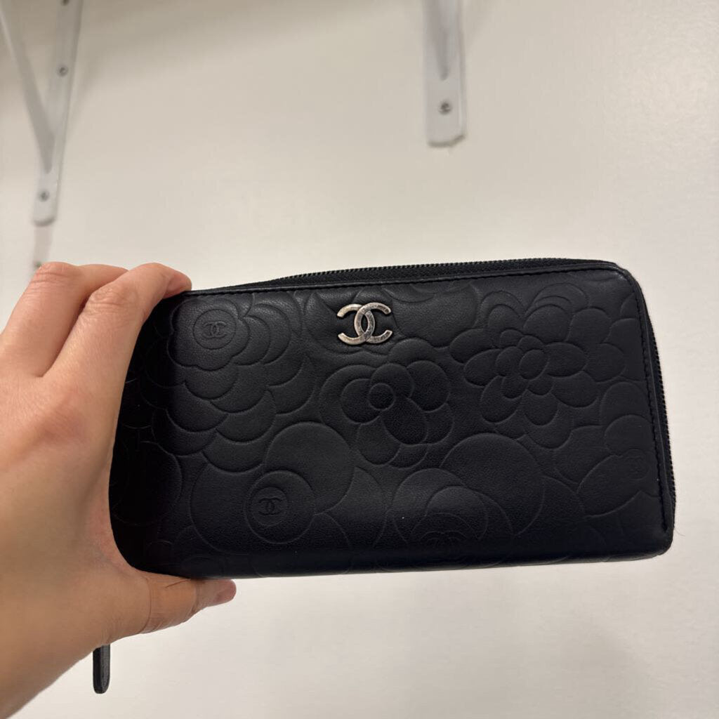 Black Leather Camellia Long Zip Wallet