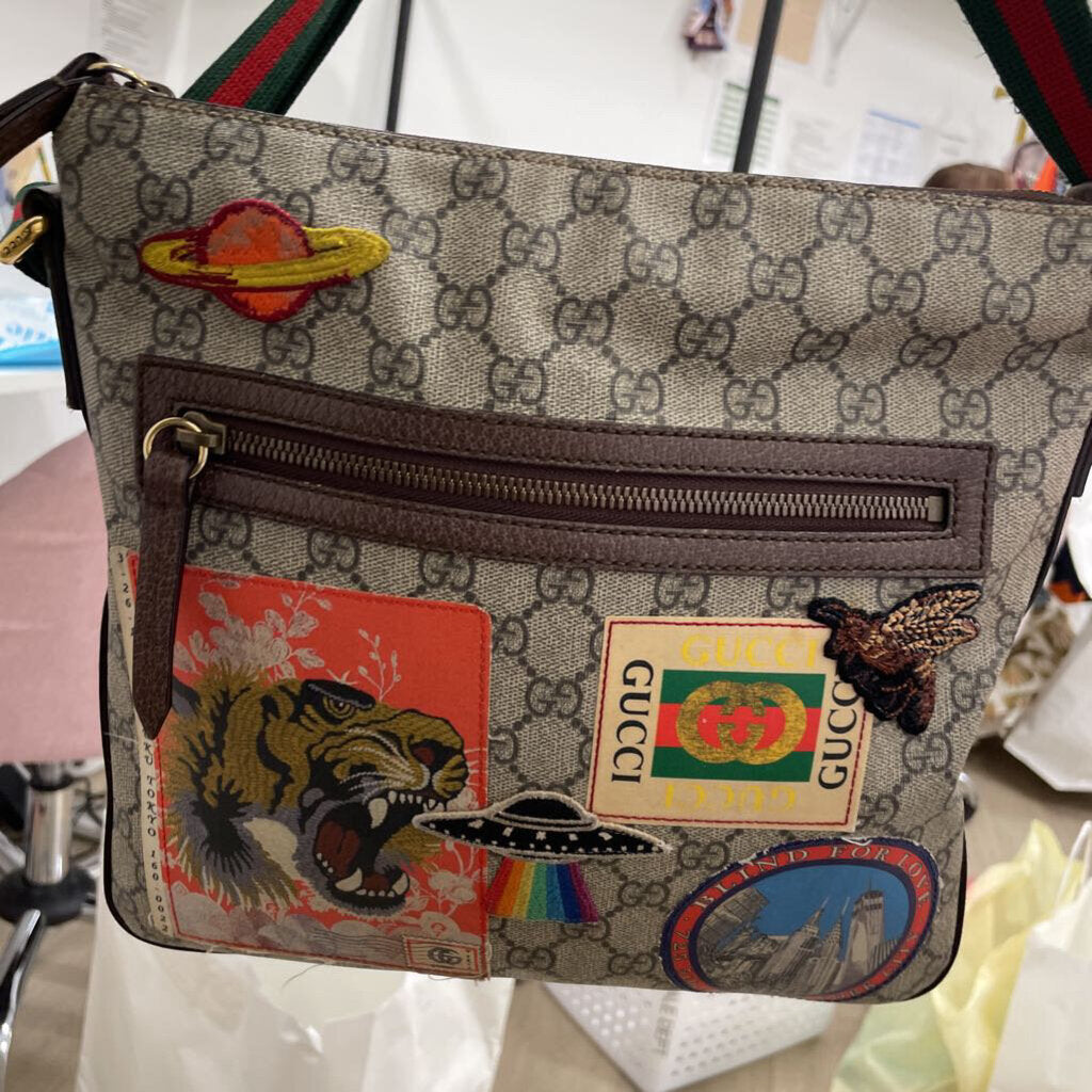 Courrier Zip Messenger Bag