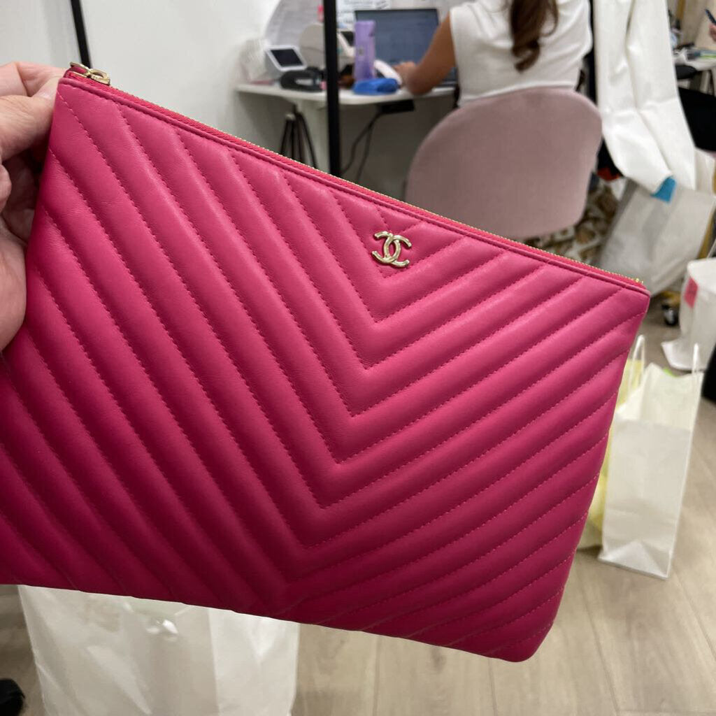 Pink Chevron O Case Clutch