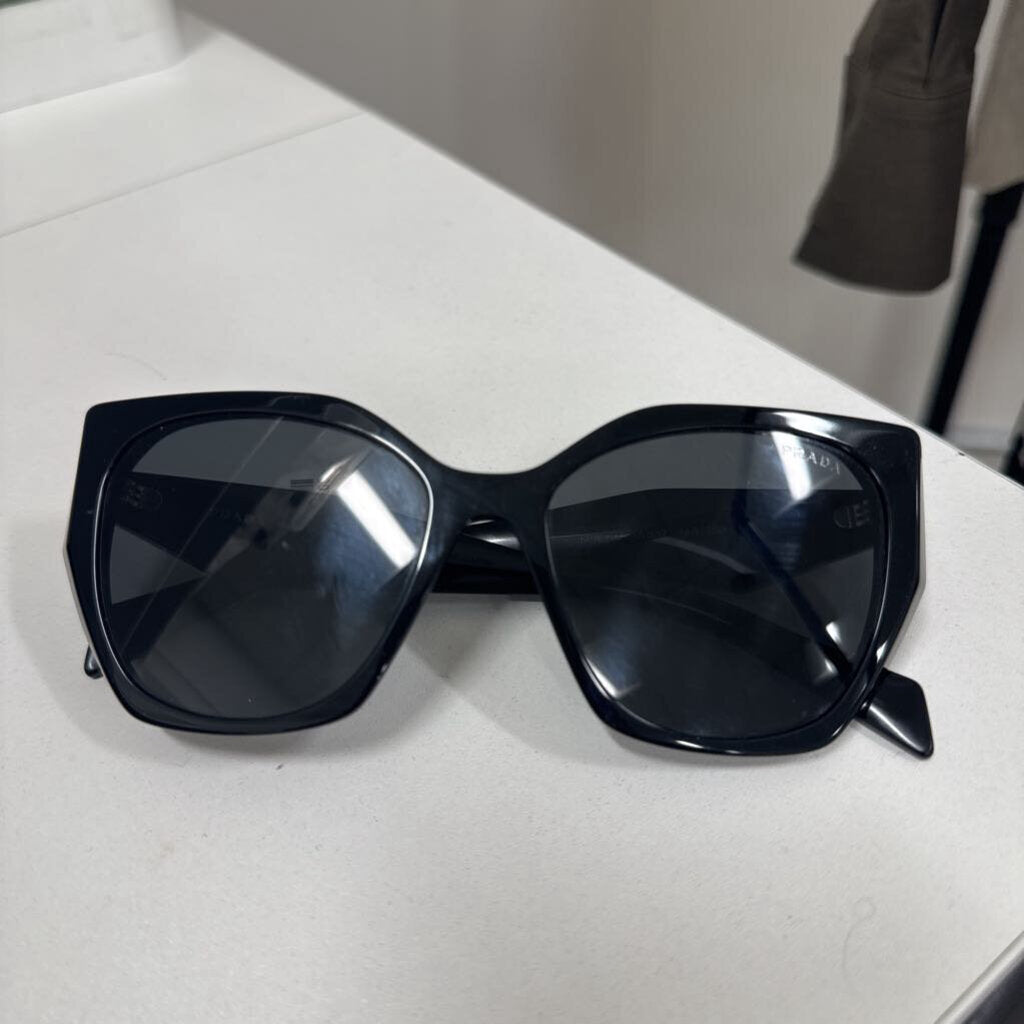 Black Geometric Sunglasses (w/ case)