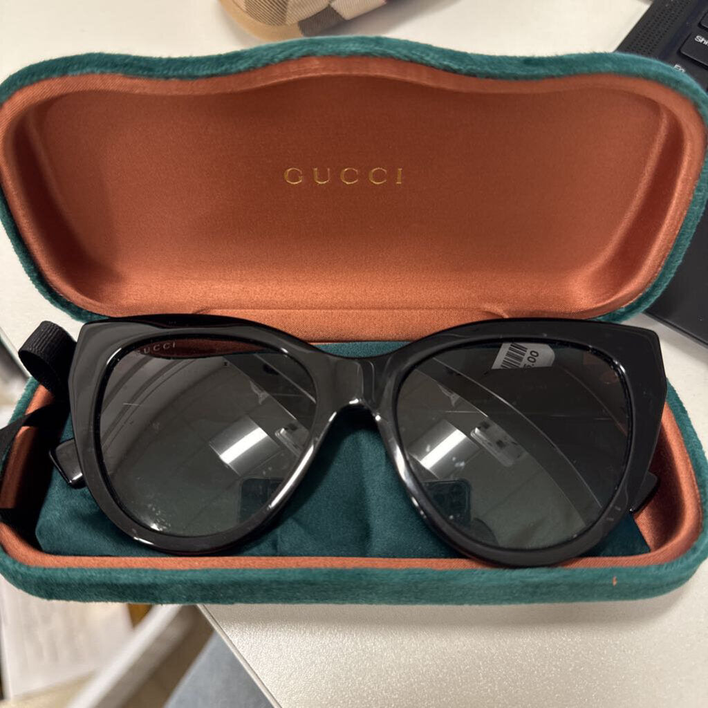 Black Cat Eye Sunglasses w/ Case
