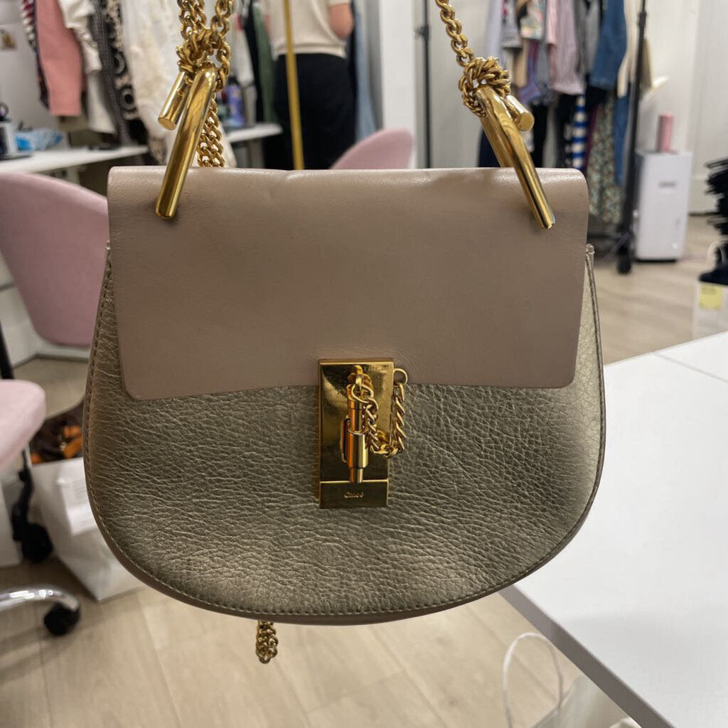Metallic Gold Pin Lock Drew Shoulder Bag(est 1600)