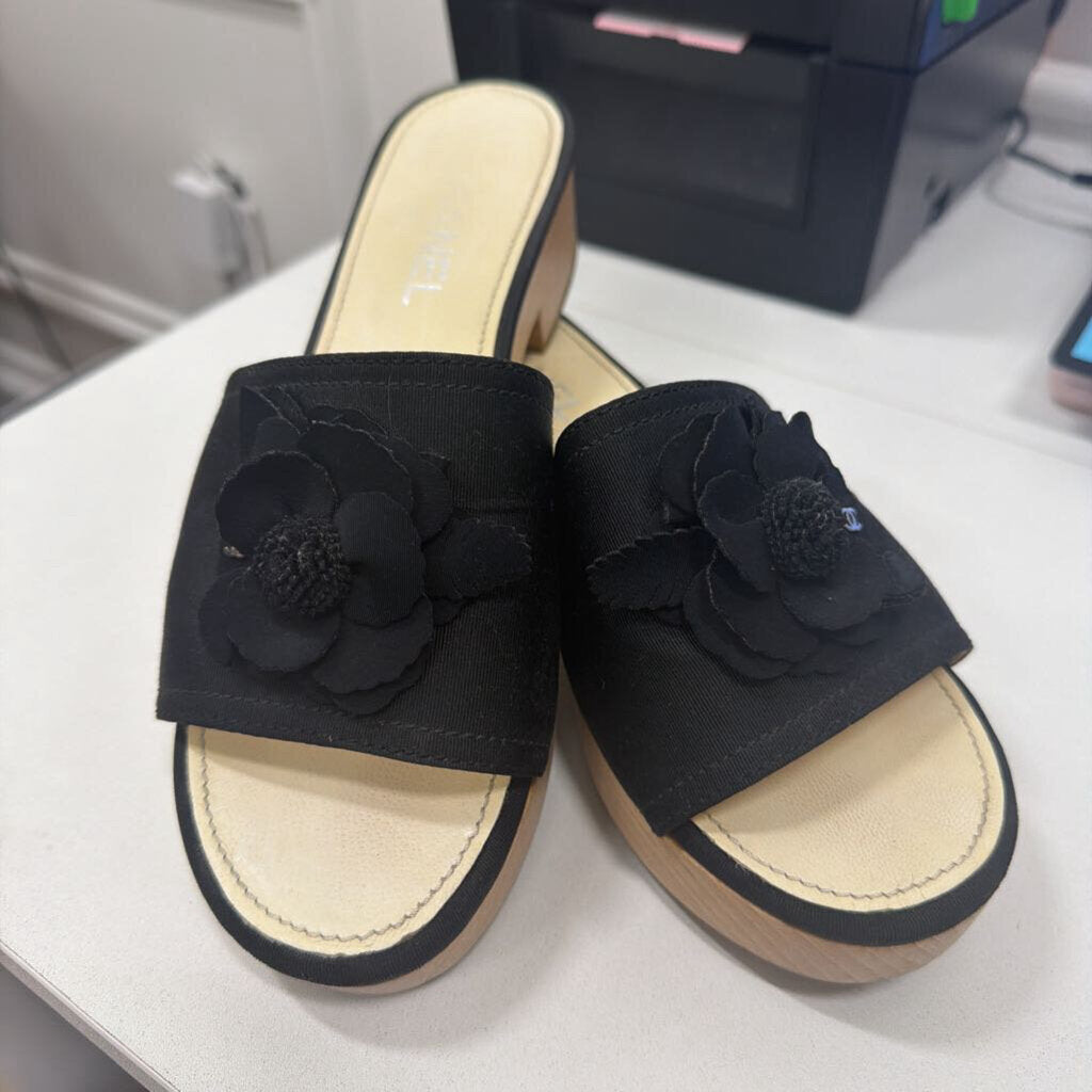 Black Canvas Wooden Platform Sandal w/ Flower (39)