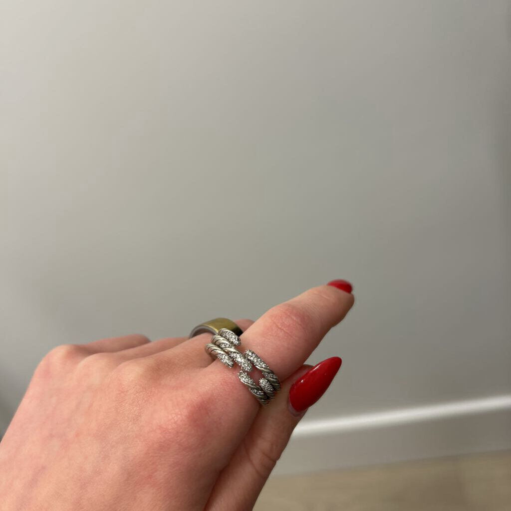 Belmont 3 Row Ring