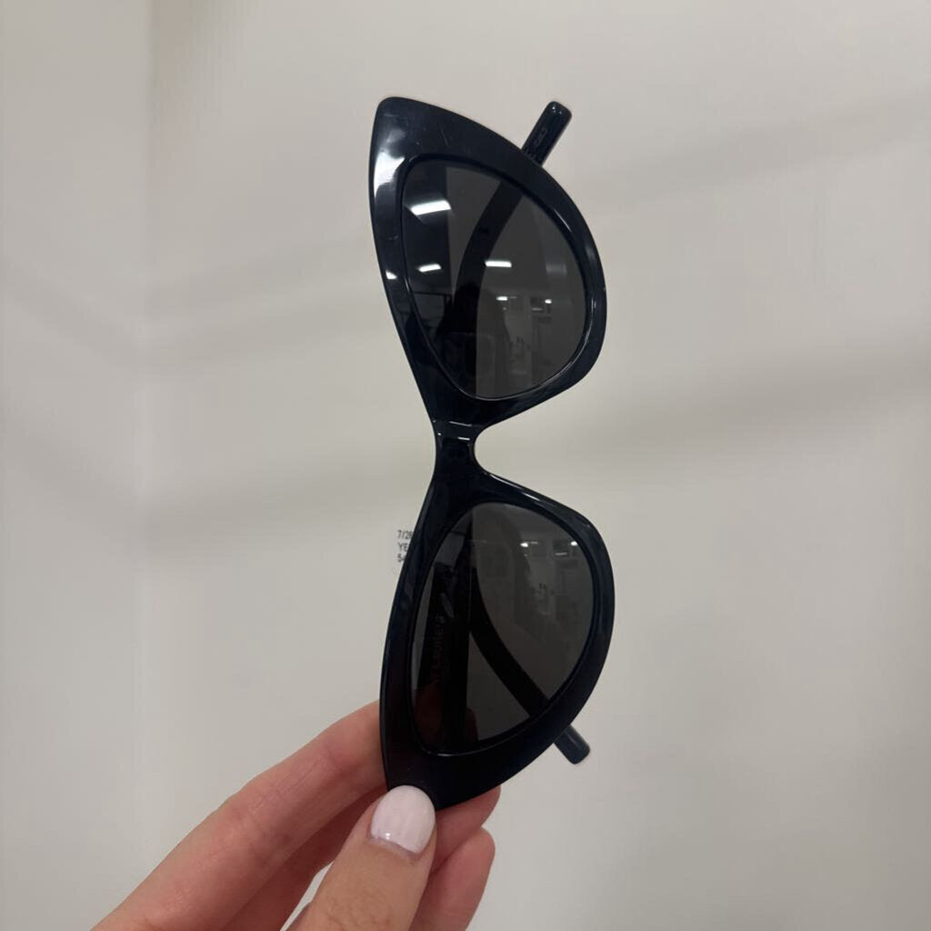 Black Cat Eye Sunglasses w/ Case