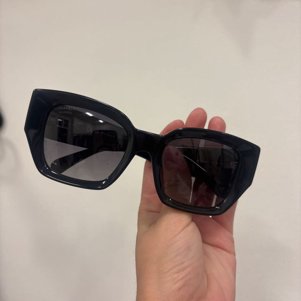 Black Square Rim Sunglasses (Case)