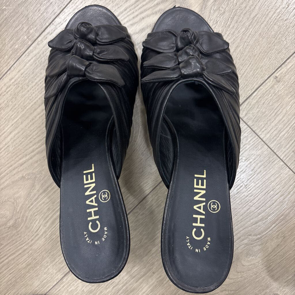 Chanel Black Leather Bow Detail Sandal