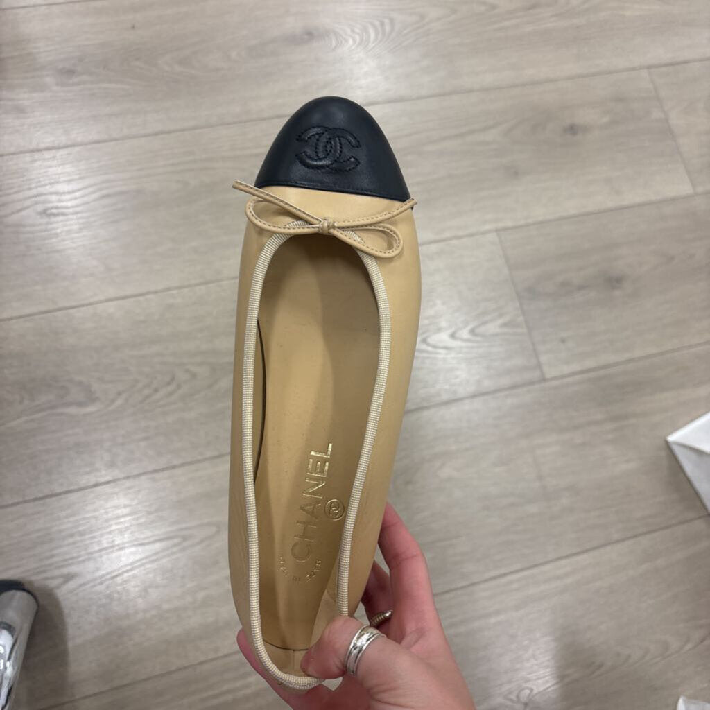 Beige/Black Cap Toe Ballet
