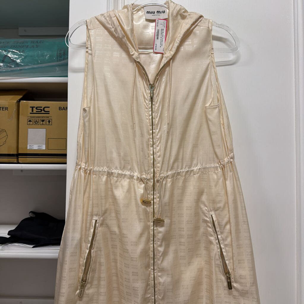 2023 Cream Logo Sleeveless Zip Up Jacket