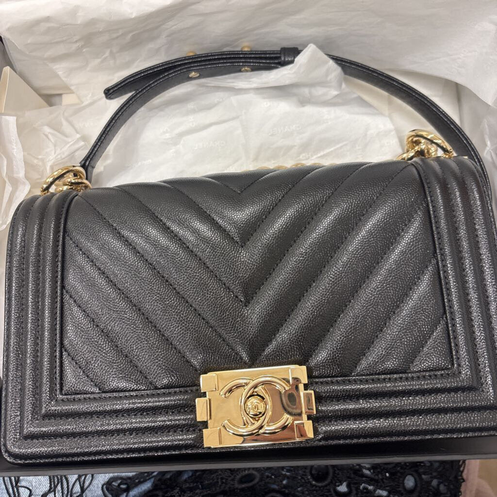2022 Black Caviar Medium Boy Bag (New in Box)