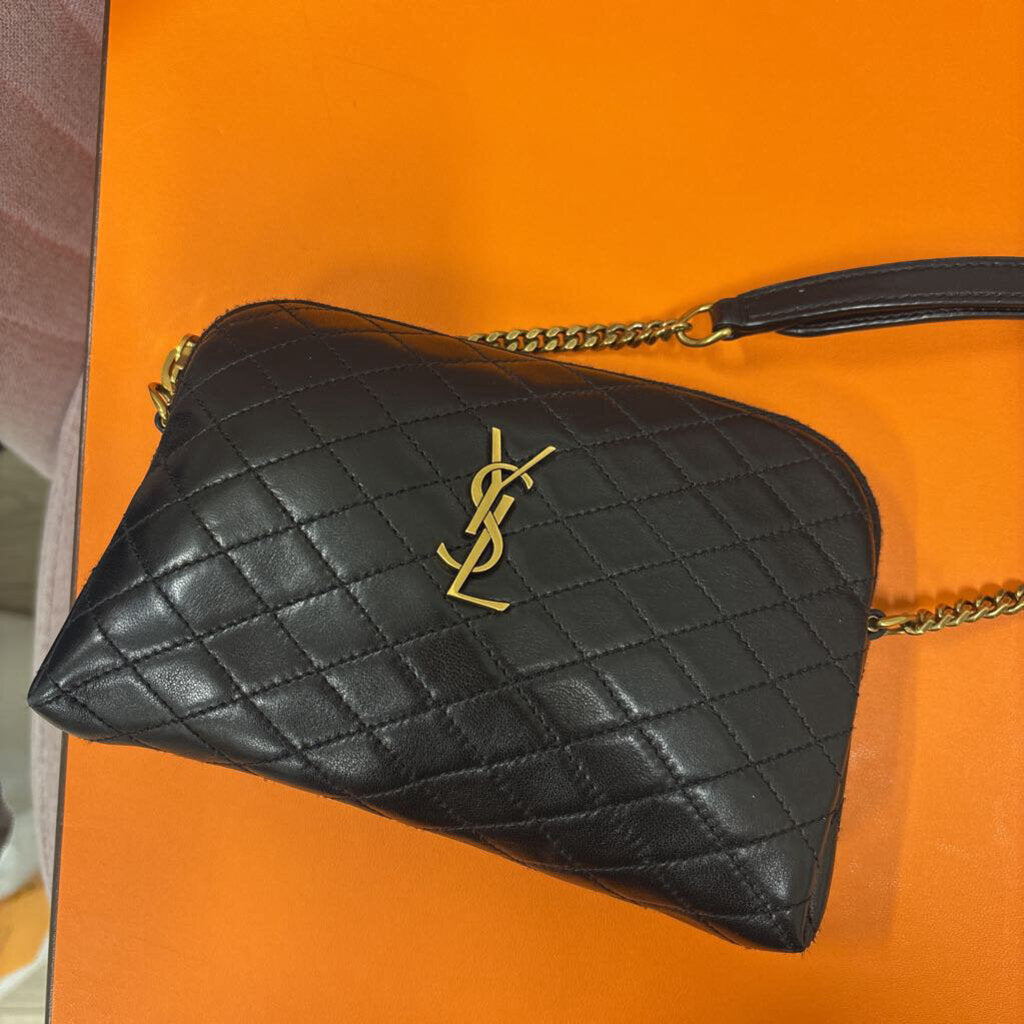 Black Leather Zipped Pouch (On Web 1500)