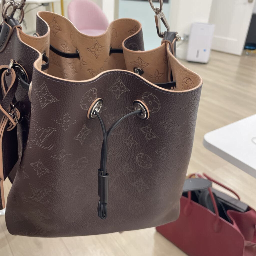 Brown Monogram Mahina Bucket Bag(est 4650)