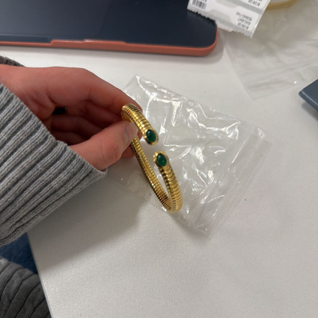 18k Gold Emerald Cabochon Bracelet (8700)
