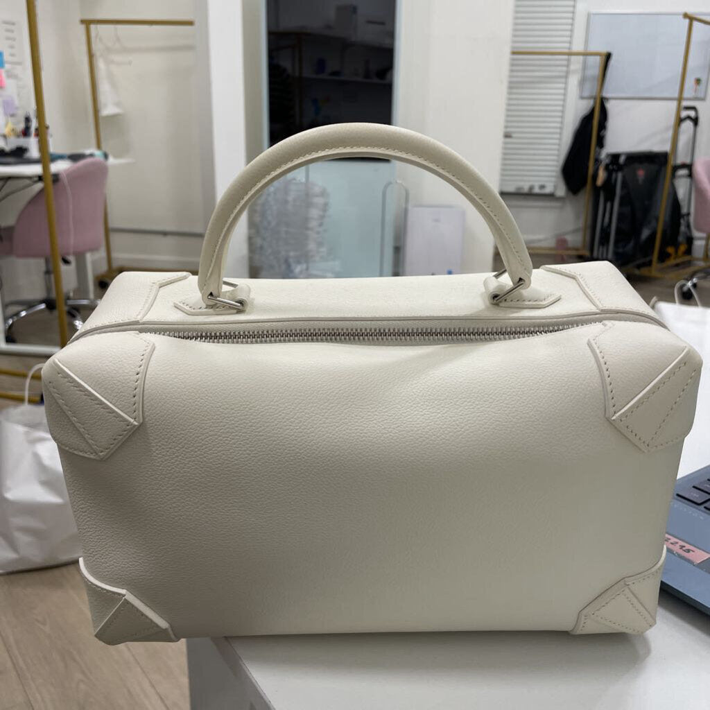 White Maxibox 29 Top Handle