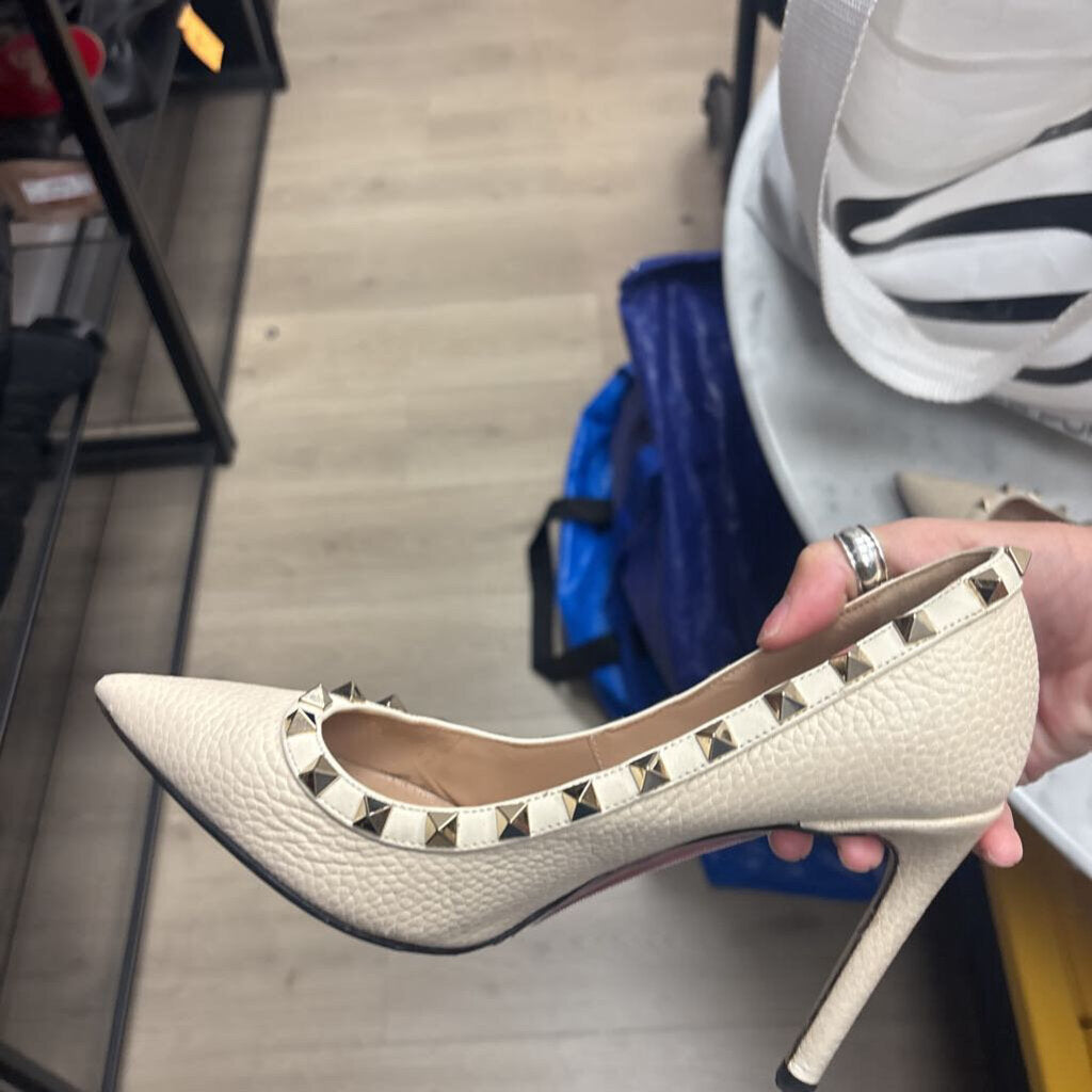 Cream LEather Studded Pump (as is Heel)