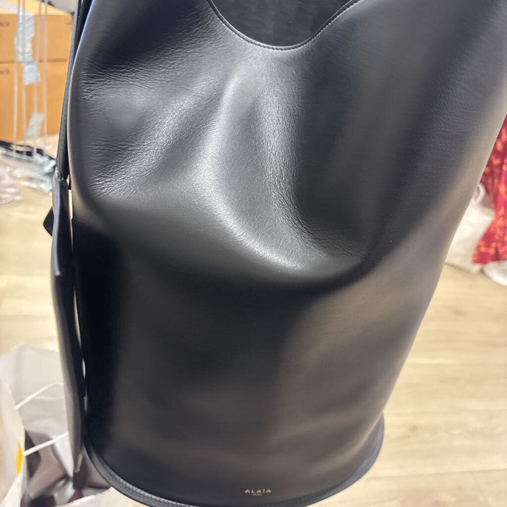 Black Leather Large Hip Bucket Bag (NEW 3550)