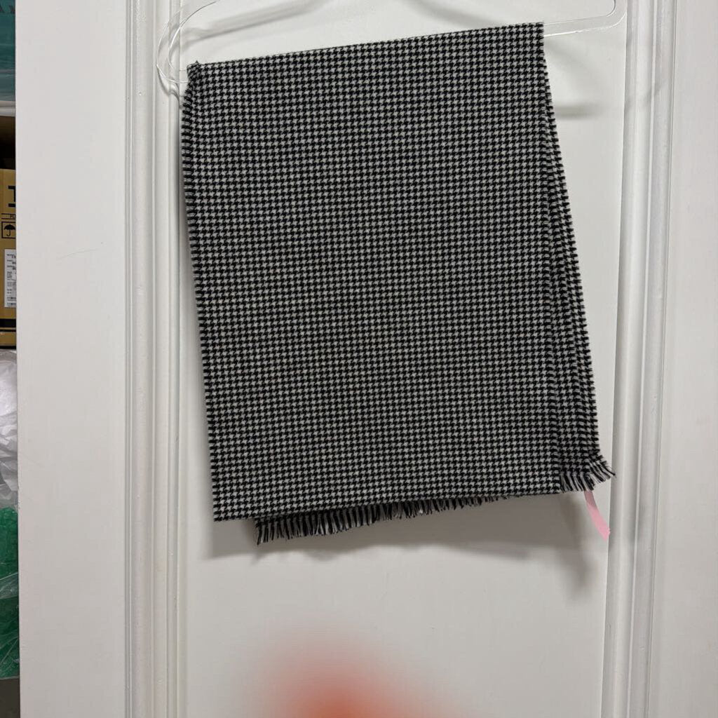 Black/White Houndstooth Scarf