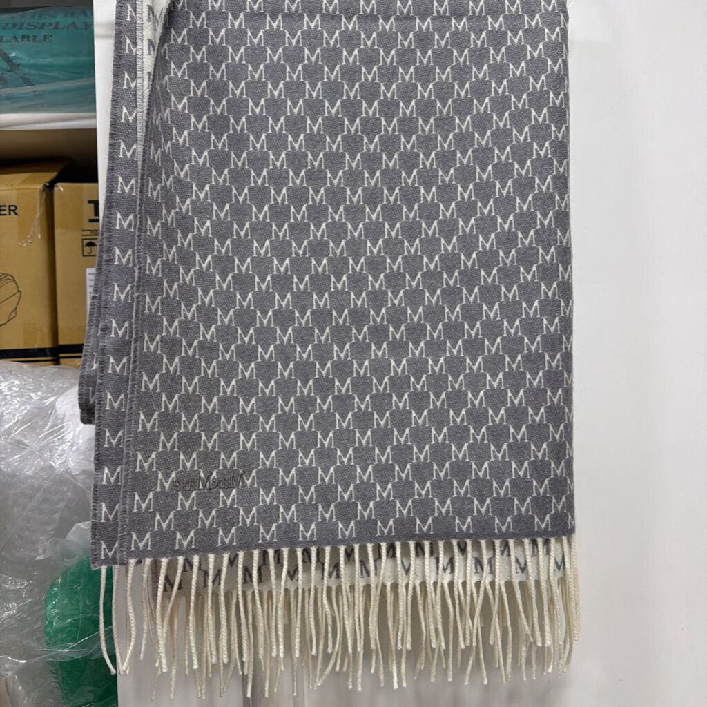 Grey/White M-Printed Scarf
