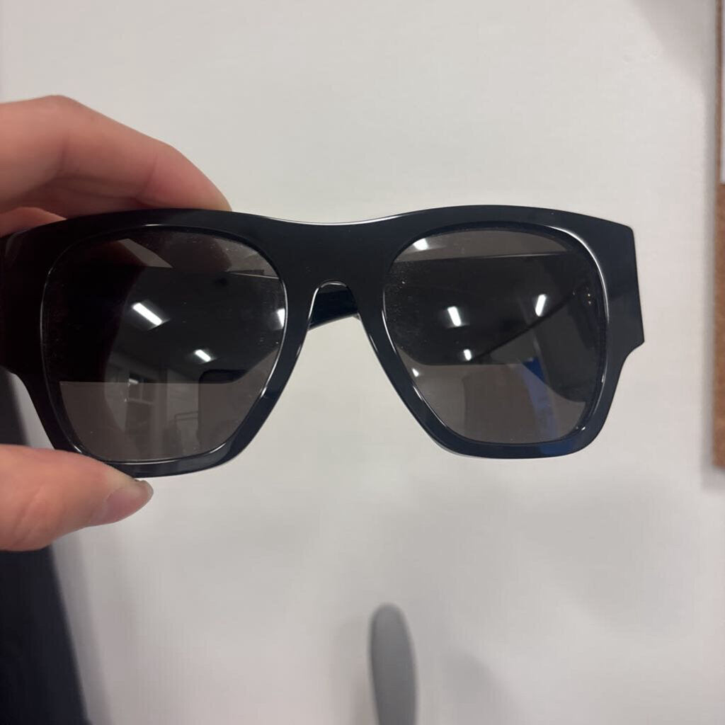 Black Oversized Sunglasses (Case)