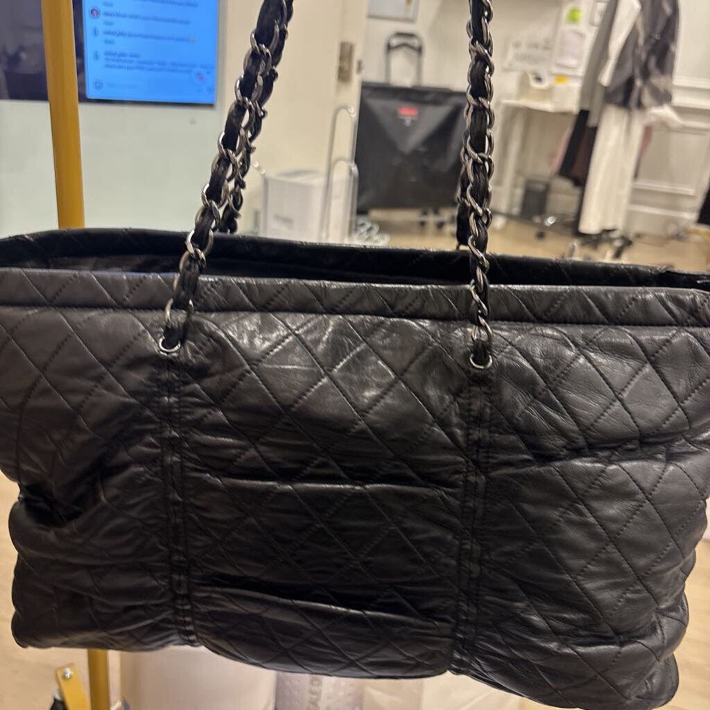 Black Quilted Zipped Tote