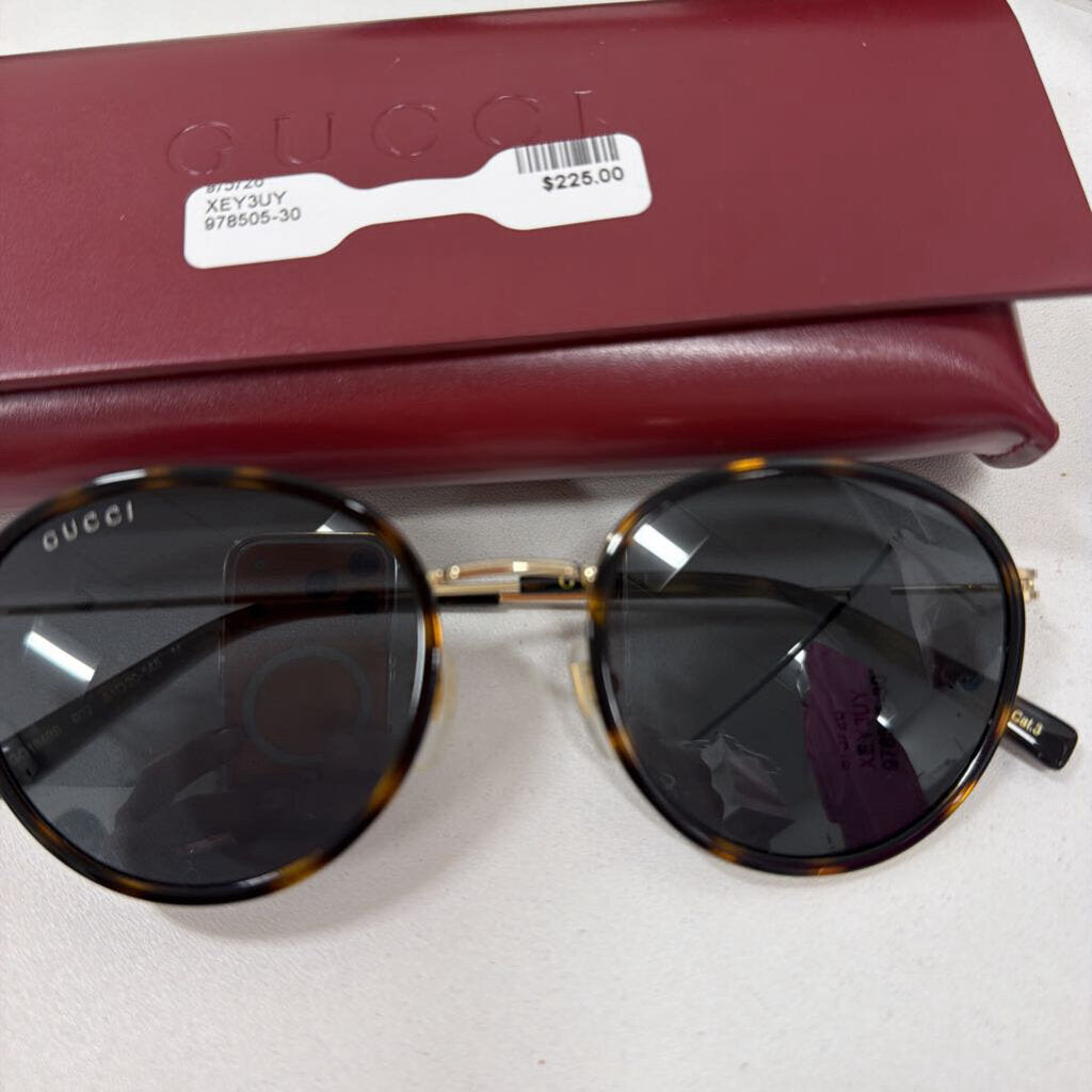 Tortoise Circle Sunglasses (W/Case)